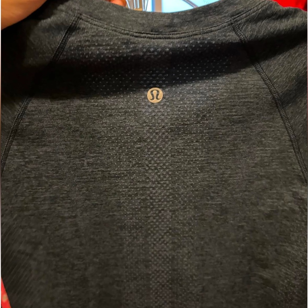 Dark blue lululemon long sleeve close to a 4-6 sizing